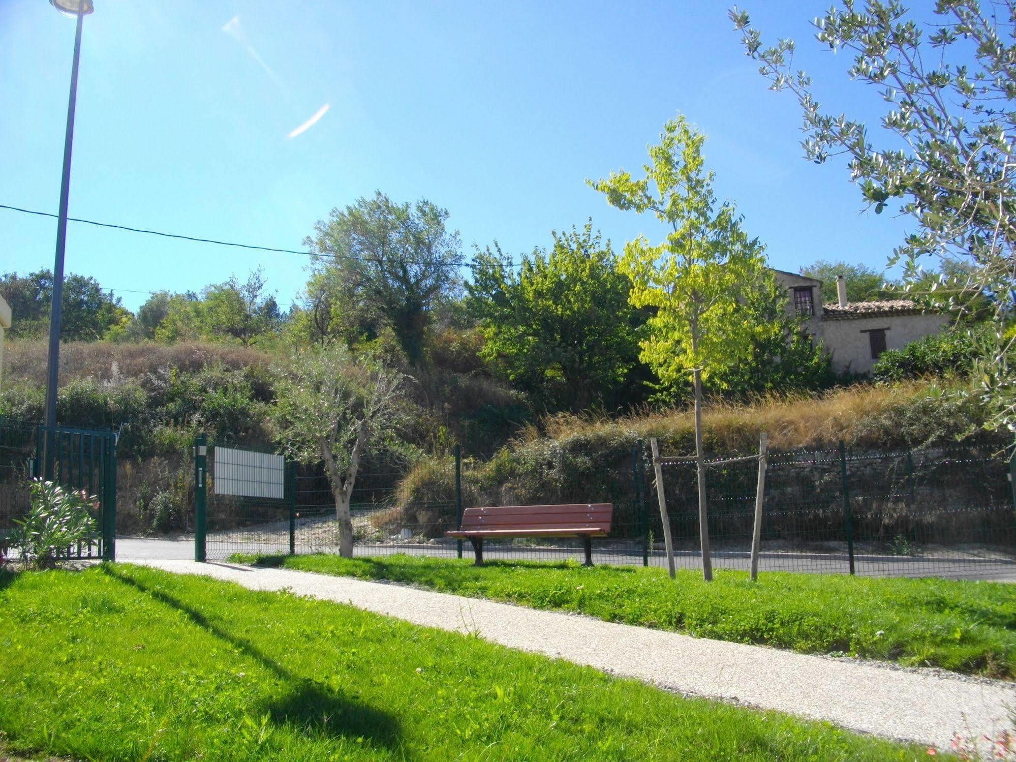 Garden & City Mont-Ventoux Malaucene Aparthotel Exterior photo